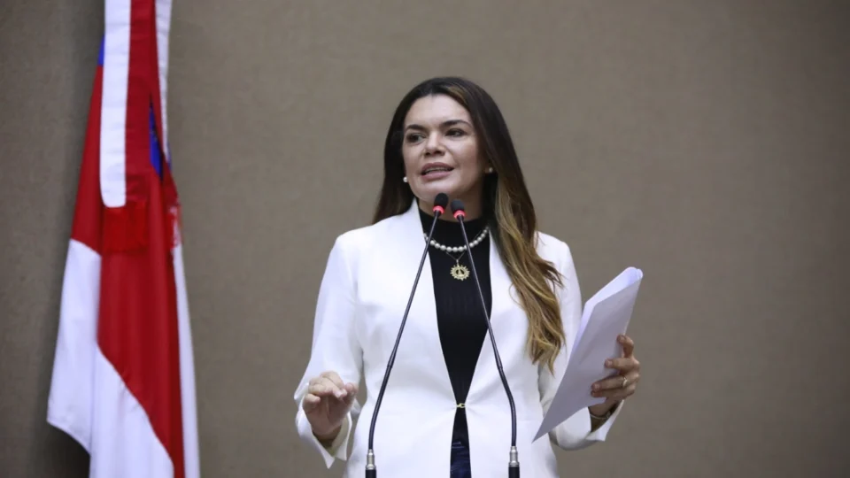 Alessandra Campelo destaca aprovação de projetos de lei que aumentam proteção à mulher no Amazonas