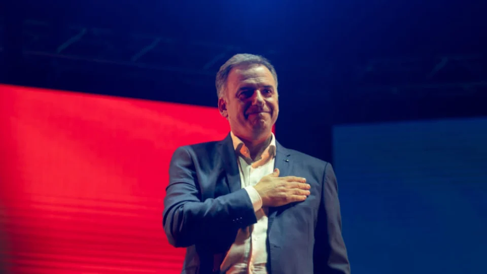 Esquerdista Yamandú Orsi vence eleições no Uruguai, segundo projeções