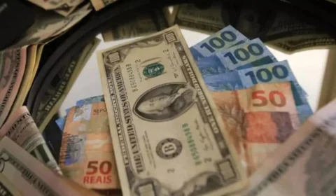 Dólar fecha a R$ 6 pela primeira vez na história
