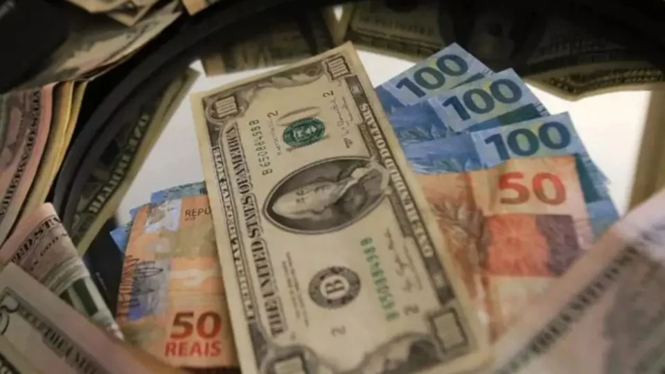 Dólar fecha a R$ 6 pela primeira vez na história