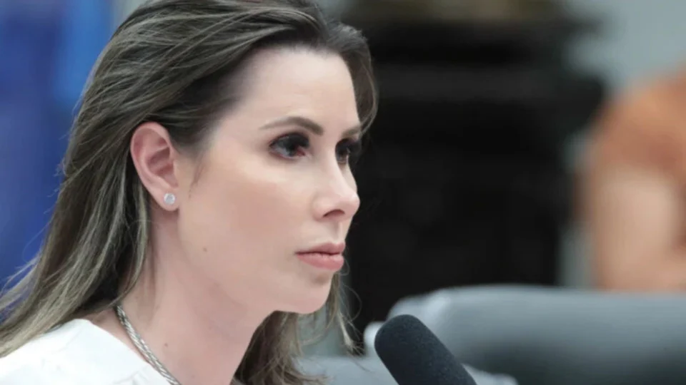 Deputada Caroline De Toni solicita escolta após ameaças de morte