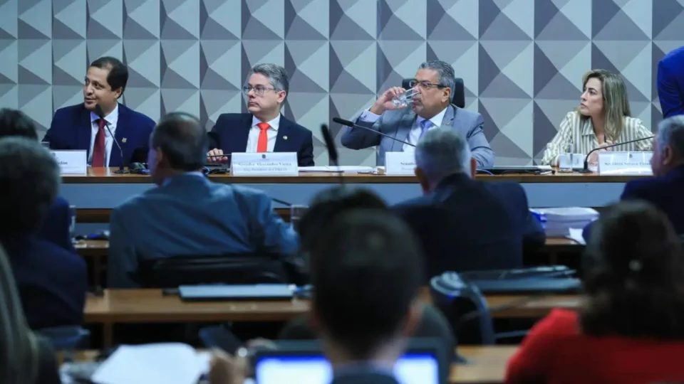 CPI das Bets convoca Gusttavo Lima e convida Felipe Neto para deporem