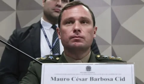 Mauro Cid depõe a Moraes e pode voltar à prisão por contradições em delação