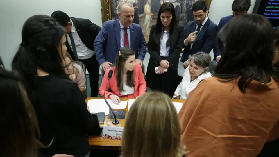 PEC do Aborto deve ser votada nesta terça-feira (26) na CCJ da Câmara