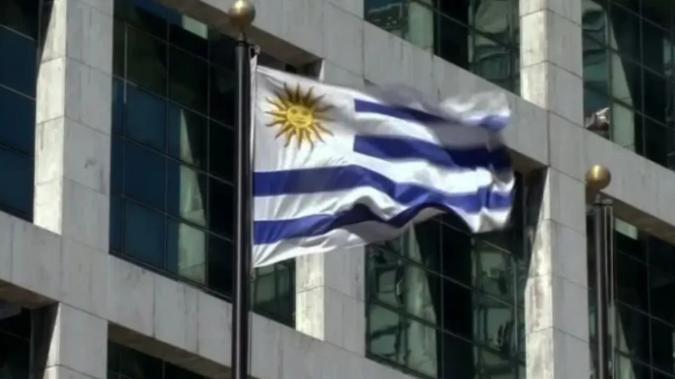 Uruguai escolhe novo presidente em segundo turno neste domingo