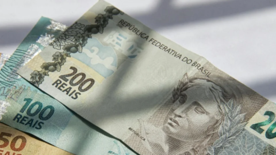 Salário deve injetar R$ 321,4 bilhões na economia brasileira, segundo Dieese