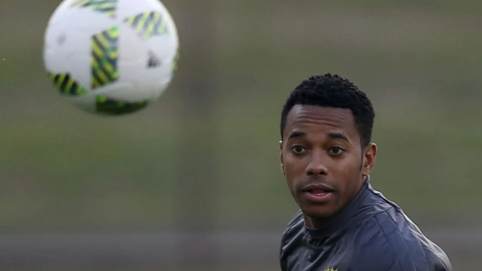 Gilmar Mendes vota para colocar jogador Robinho em liberdade