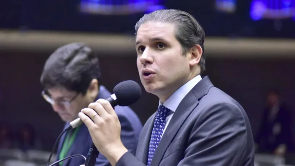 Hugo Motta garante três votos do Amazonas na corrida pela presidência da Câmara