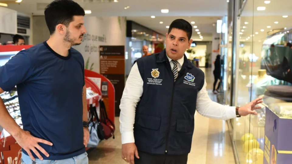 Deputado Mário César Filho orienta consumidores sobre as compras na Black Friday