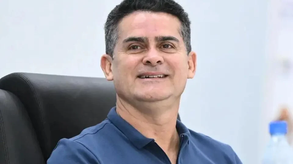 David Almeida sai de férias após menos de uma semana da posse