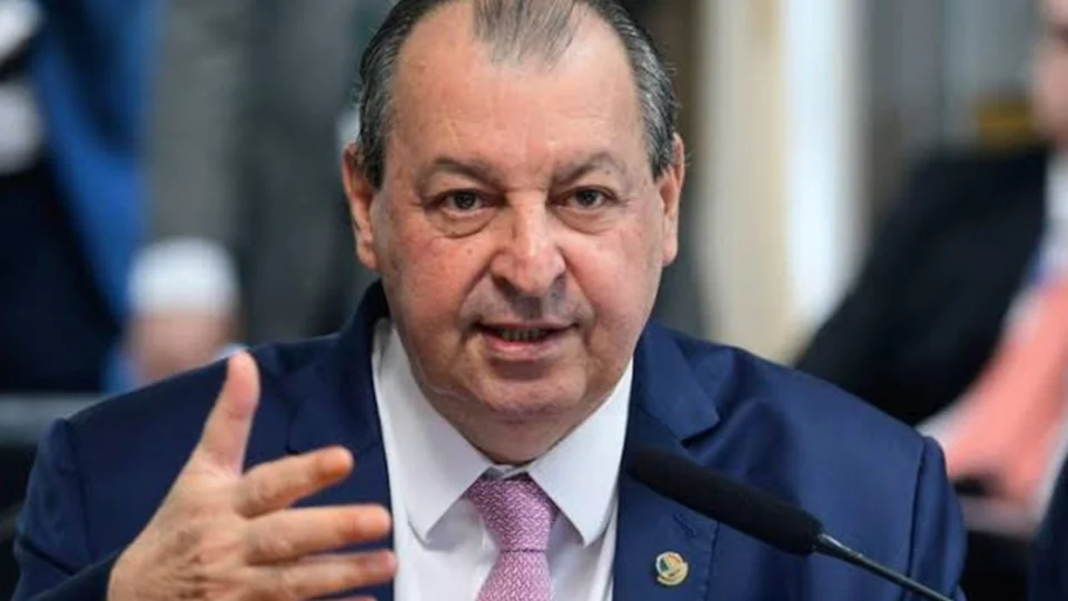 Pesquisa aponta que Omar Aziz lidera, mas não alcança maioria para o governo do AM em 2026