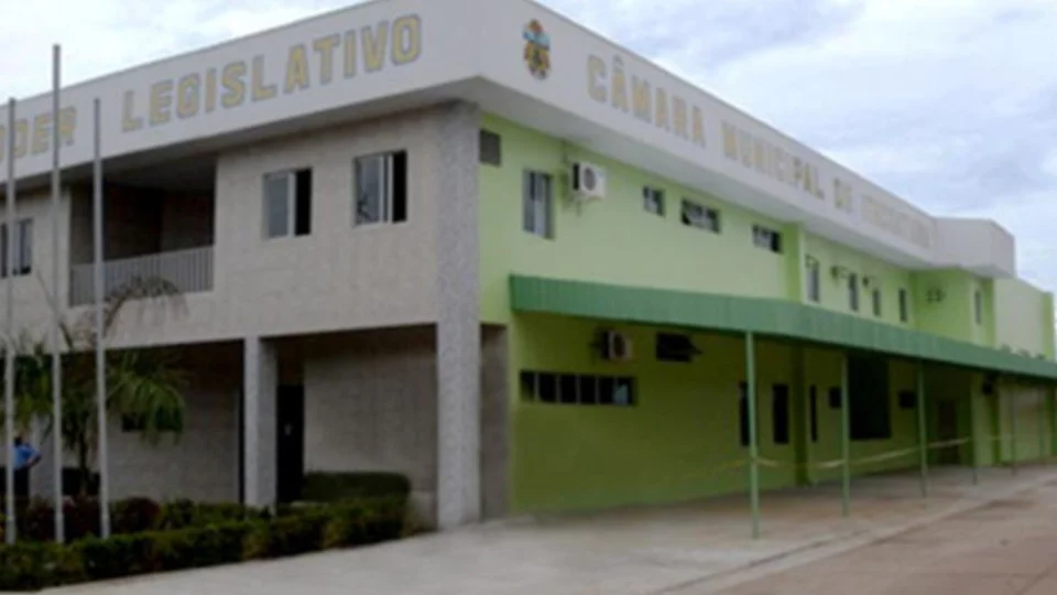 Câmara de Itacoatiara aprova aumento salarial para vereadores