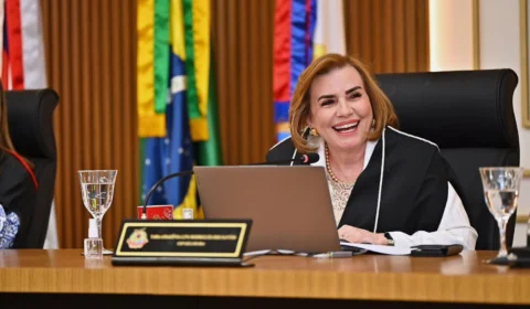Em sessão extraordinária, Yara Lins é reeleita presidente do TCE-AM