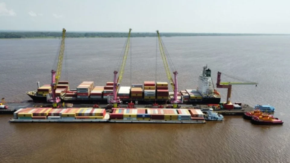 Portos temporários impulsionam economia do Amazonas e projetam recorde de importações em 2024
