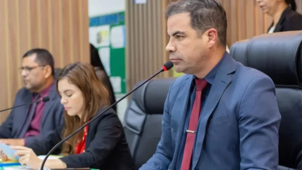 Vereadores de Manacapuru mais que dobram o próprio salário para próxima legislatura