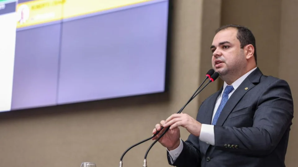 Favelização de Manaus é reflexo da falta de planejamento, aponta Roberto Cidade