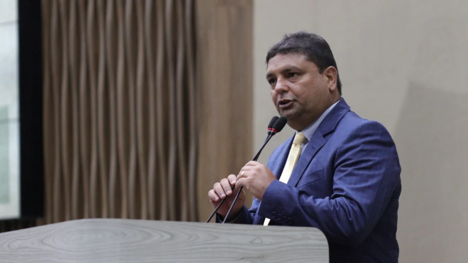 Caio André critica desordem no trânsito de Manaus e alerta para retornos irregulares