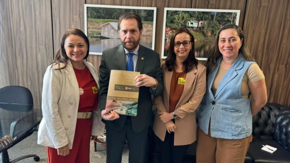 Plínio Valério reforça apoio à Fiocruz Amazônia e anuncia recursos para diagnóstico de malária