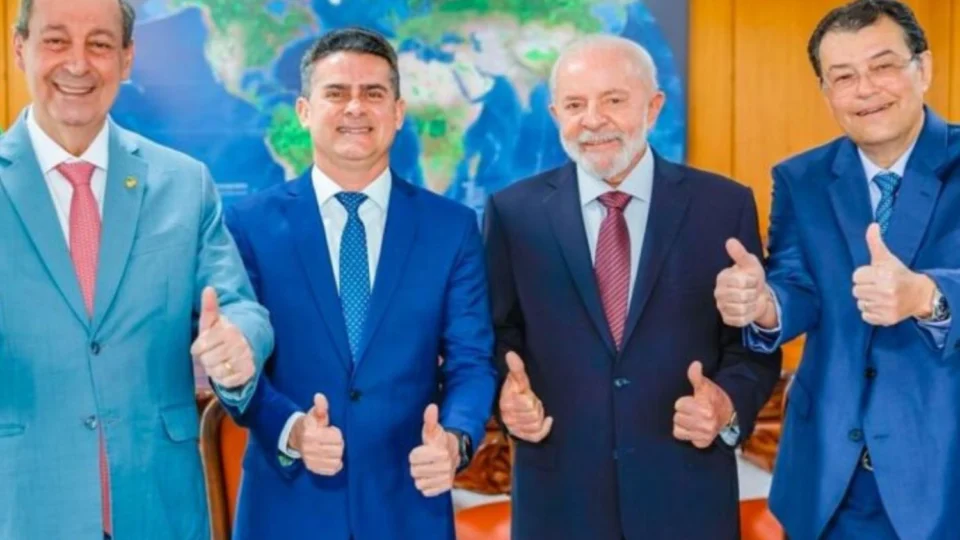 Com discurso “pelo bem de Manaus,” David, que se dizia de direita, sela aliança com o governo Lula