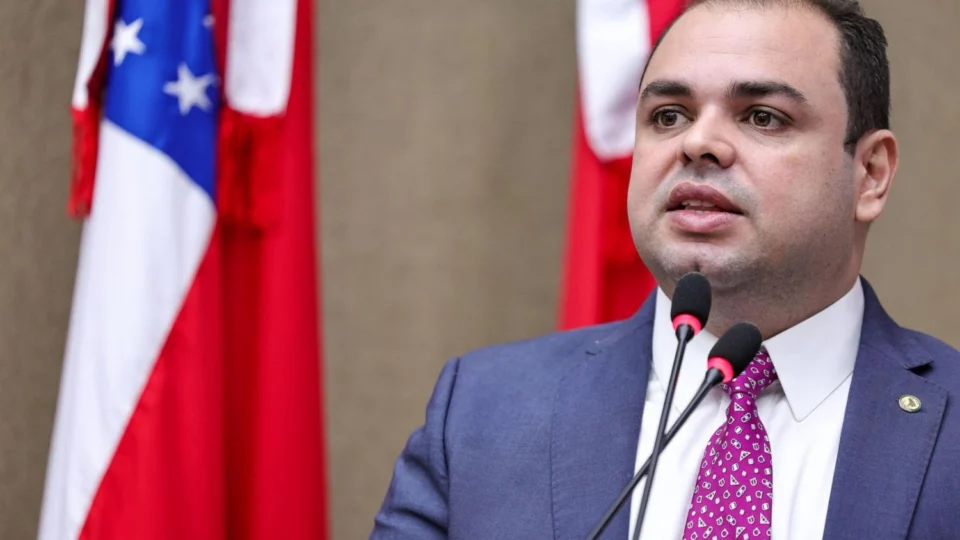 Procurador da ALEAM defende permanência de Roberto Cidade na mesa diretora