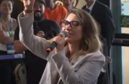 Janja xinga Elon Musk em evento paralelo do G20