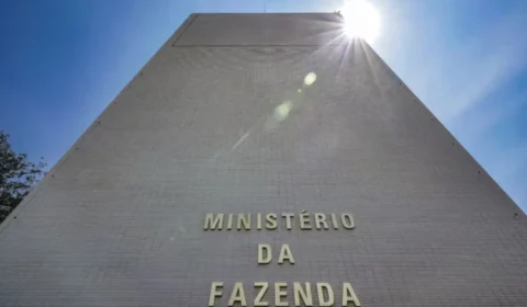 Governo eleva a 3,3% projeção do PIB e vê inflação perto do teto em 2024