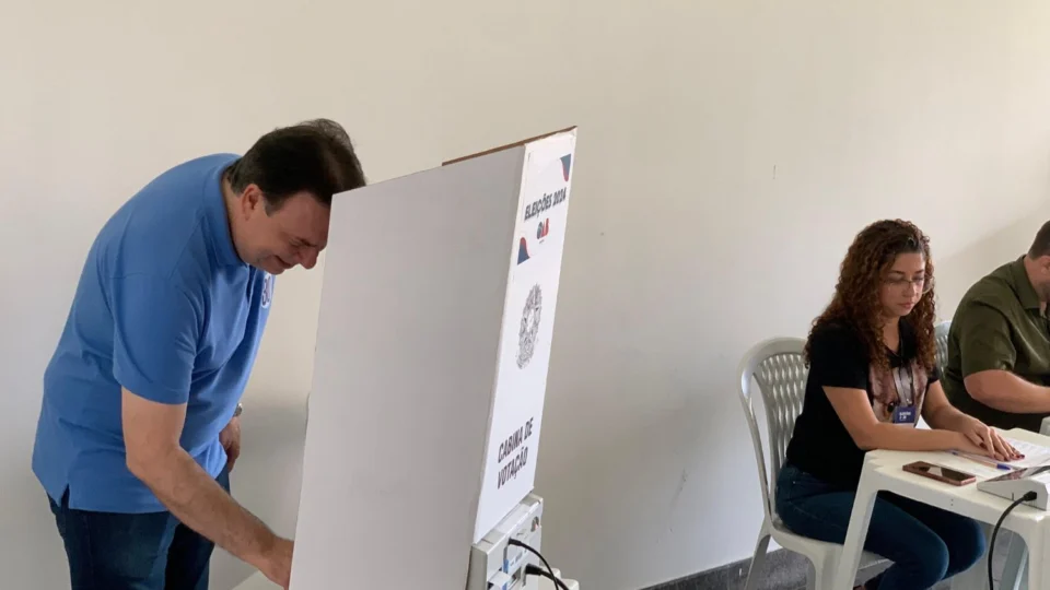 Jean Cleuter vota em Manaus e reforça convite aos advogados na disputa pela reeleição na OAB-AM