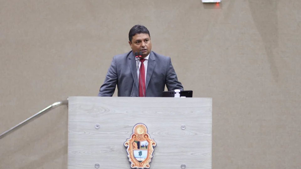 Caio André solicita mudança de horário de coleta seletiva próximo à Balsa Amarela, no Centro