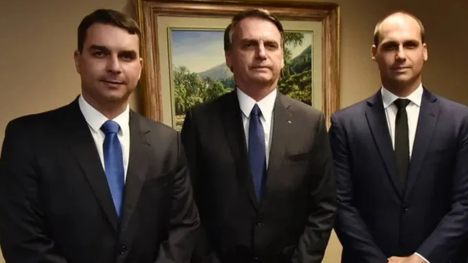 Aliados de Bolsonaro dizem que ação da PF é “cortina de fumaça”