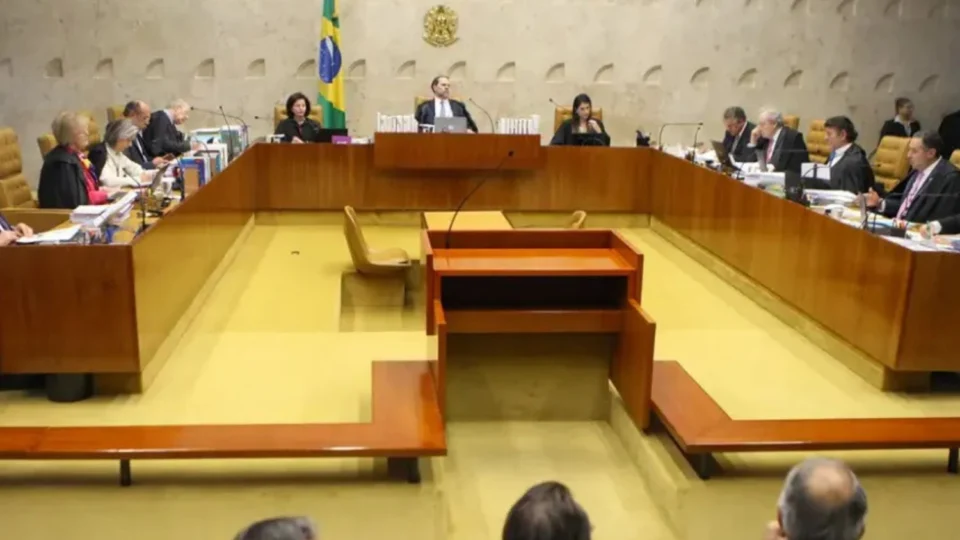 Maioria do STF vota por manter símbolos religiosos em órgãos públicos