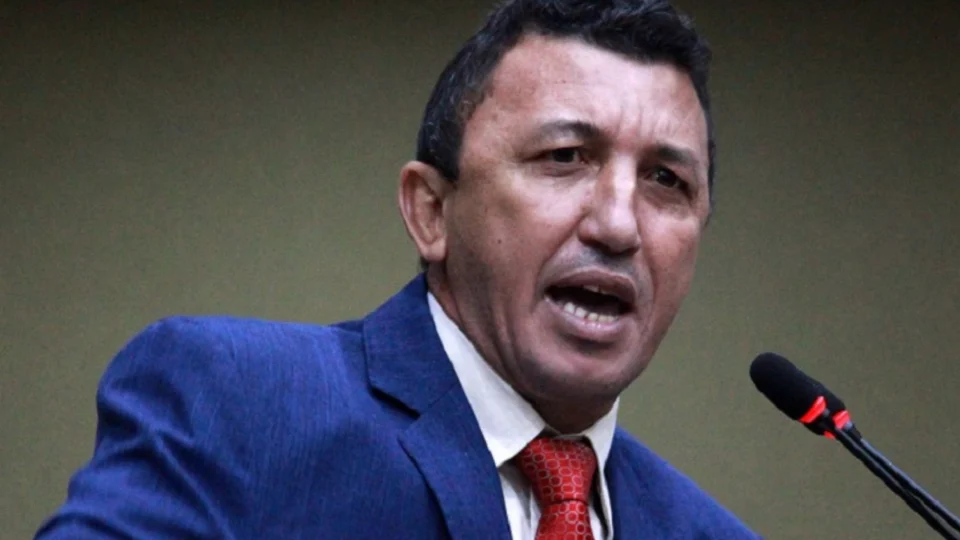 Sassá chama colegas de “psicopatas” e defende plano de saúde para ex-vereadores