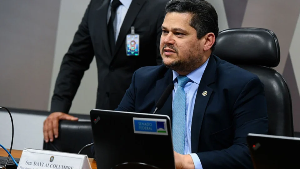 Alcolumbre prometeu ao PT não dar andamento a impeachment de ministros