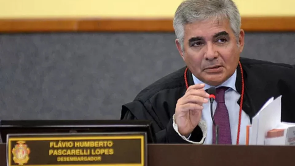 Desembargador mantém suspensão de CPIs contra gestão de David Almeida