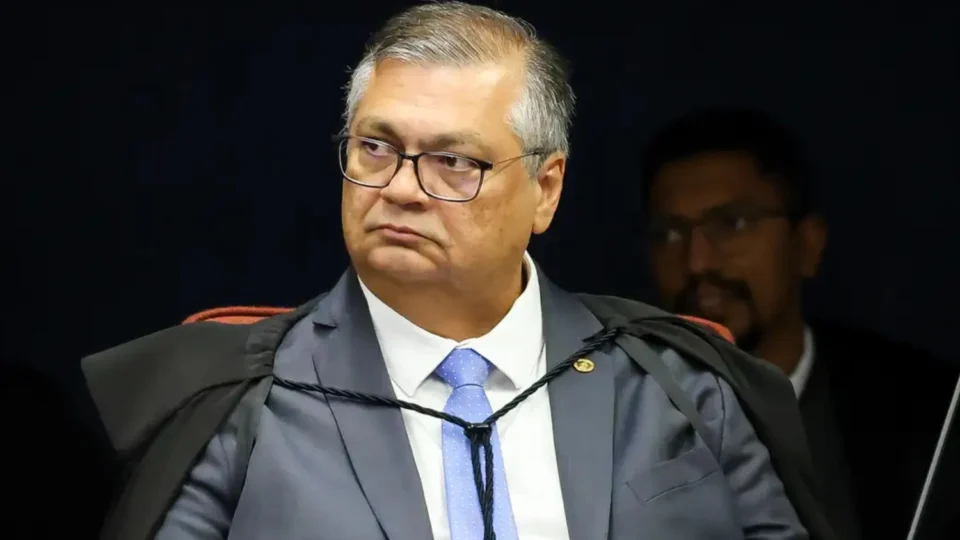 Flávio Dino mantém suspensão de emendas parlamentares