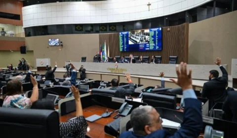 CCJ da CMM aprova reajuste salarial para vereadores, prefeito e secretários