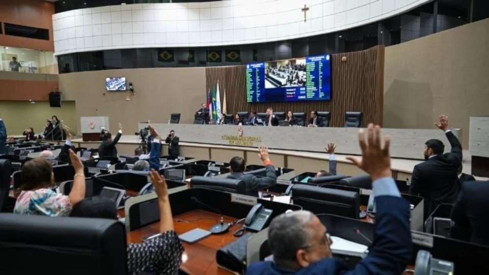 CCJ da CMM aprova reajuste salarial para vereadores, prefeito e secretários