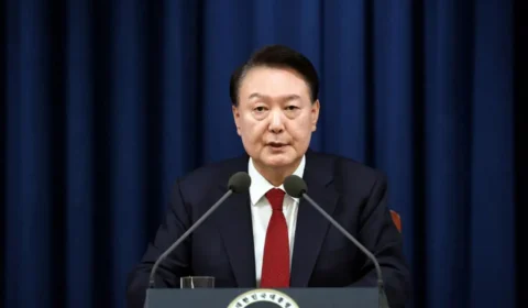 Presidente sul-coreano enfrenta impeachment após declarar lei marcial