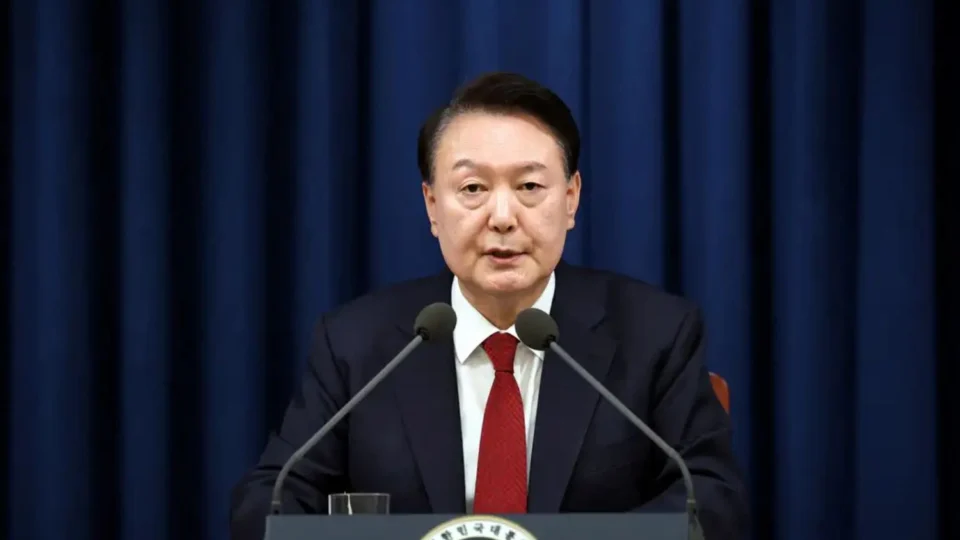 Presidente sul-coreano enfrenta impeachment após declarar lei marcial