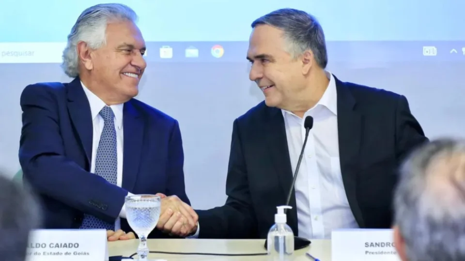 Justiça Eleitoral condena Caiado por abuso de poder político e cassa aliado eleito em Goiânia