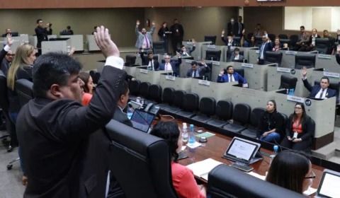 Projeto de reajuste de aumento salarial para vereadores, prefeito e secretários avança na CMM