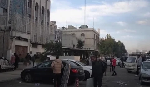 Rebeldes sírios arrombam celas e denunciam abusos do regime