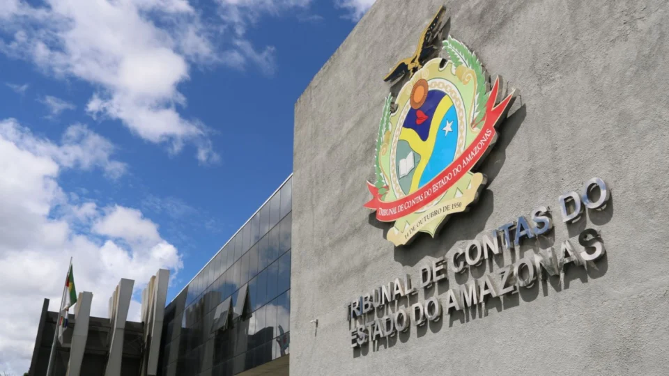 TCE-AM realiza reunião sigilosa após estabelecer regra para afastamento de conselheiro réu