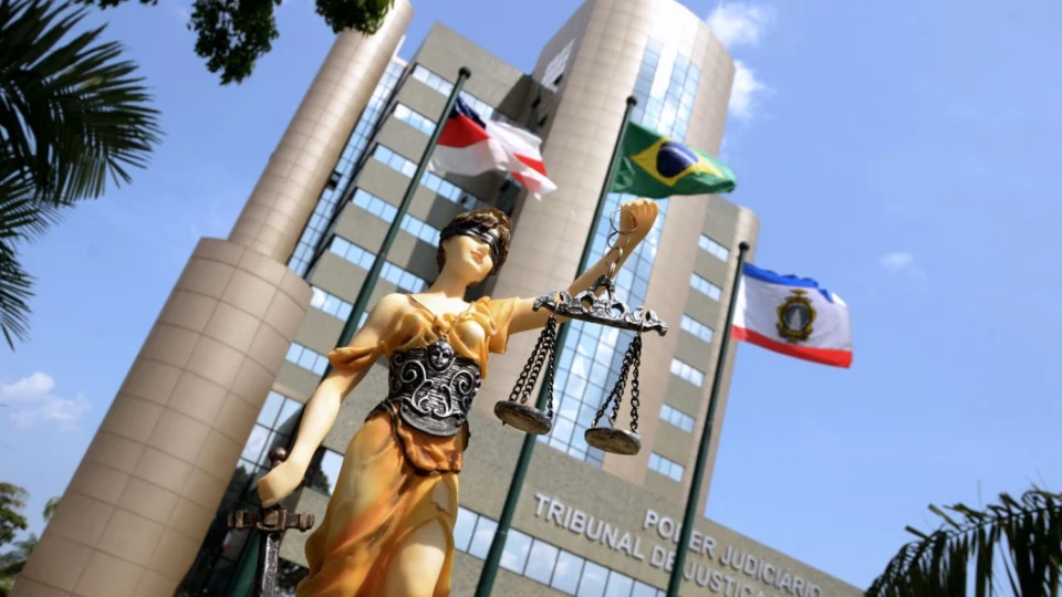 Justiça anula ato do TCE e restabelece contrato de gestão de saúde no Amazonas