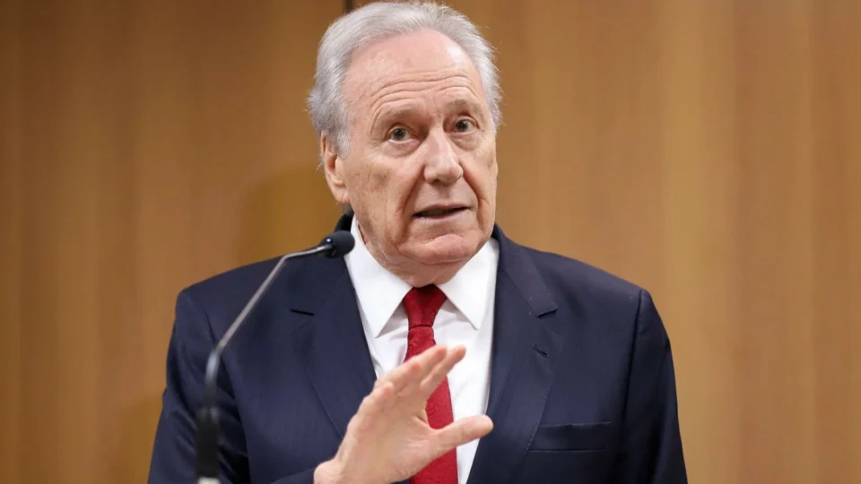 Lewandowski diz que não há perseguição da PF a Bolsonaro