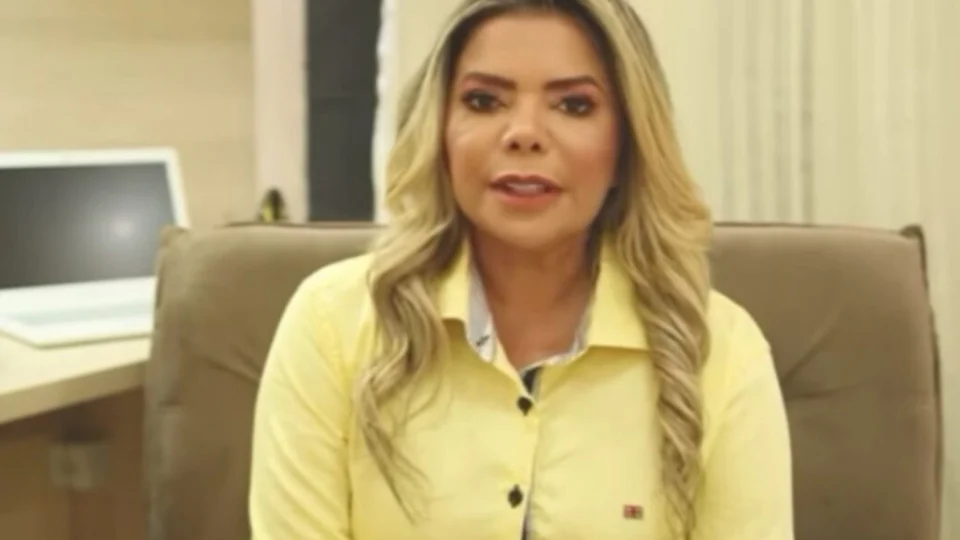 Prefeita de Nhamundá é multada por irregularidades em contratações e falta de transparência