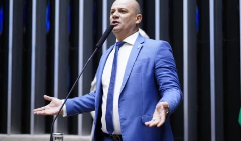 Deputado cobra explicações sobre gastos com viagens do governo Lula