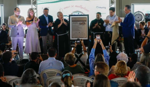 Wilson Lima reforça assistência médica para comunidades do interior com entrega de barco hospital