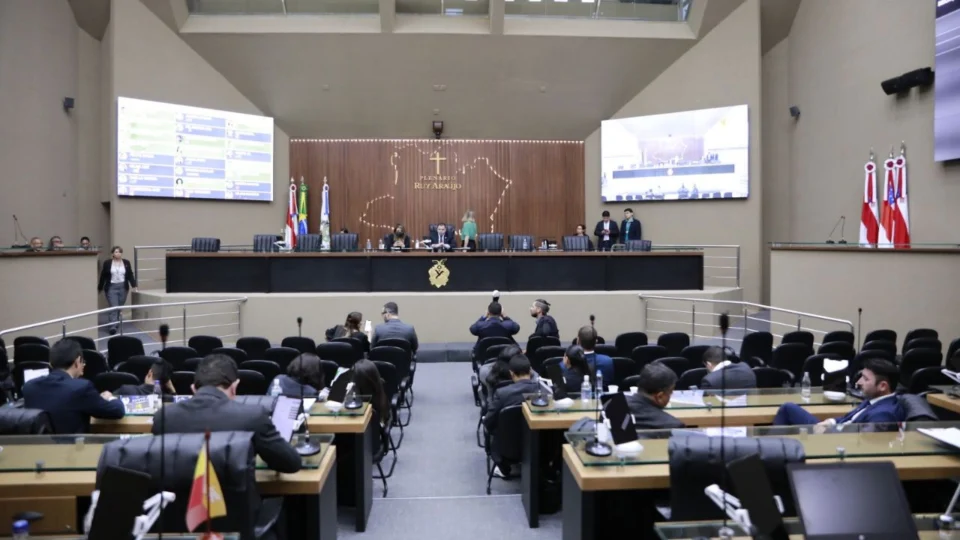 Sessões da Aleam são adiadas devido à participação de deputados em conferência da Unale
