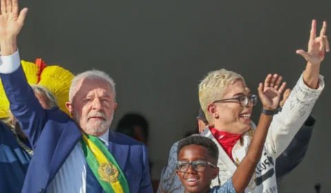 Influenciador que subiu a rampa com Lula critica governo federal