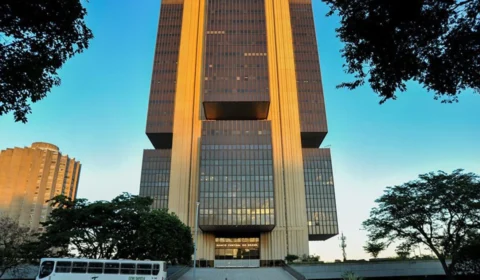 Mais US$ 3 bilhões são vendidos pelo Banco Central em nova intervenção para segurar o dólar